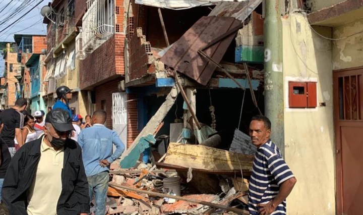 Vivienda quedó destruida por explosión de bombona de gas doméstico en La Silsa (Foto cortesía E Estímulo)