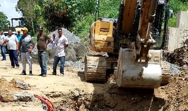 Dos trabajadores de la Gobernación de Miranda fallecieron cuando excavaban una fosa en Charallave (Foto cortesía La Patilla)