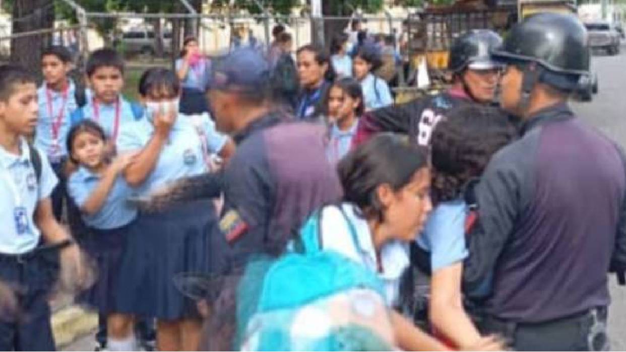 Estudiantes abandonan liceo en Portuguesa tras casos de intoxicación química masiva (Foto publicada por El Pitazo)