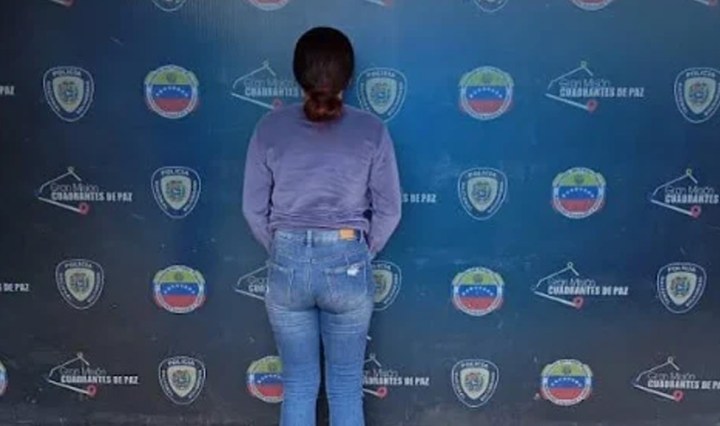 Adolescente está procesada por tenencia de municiones (Foto publicada por El Pitazo)