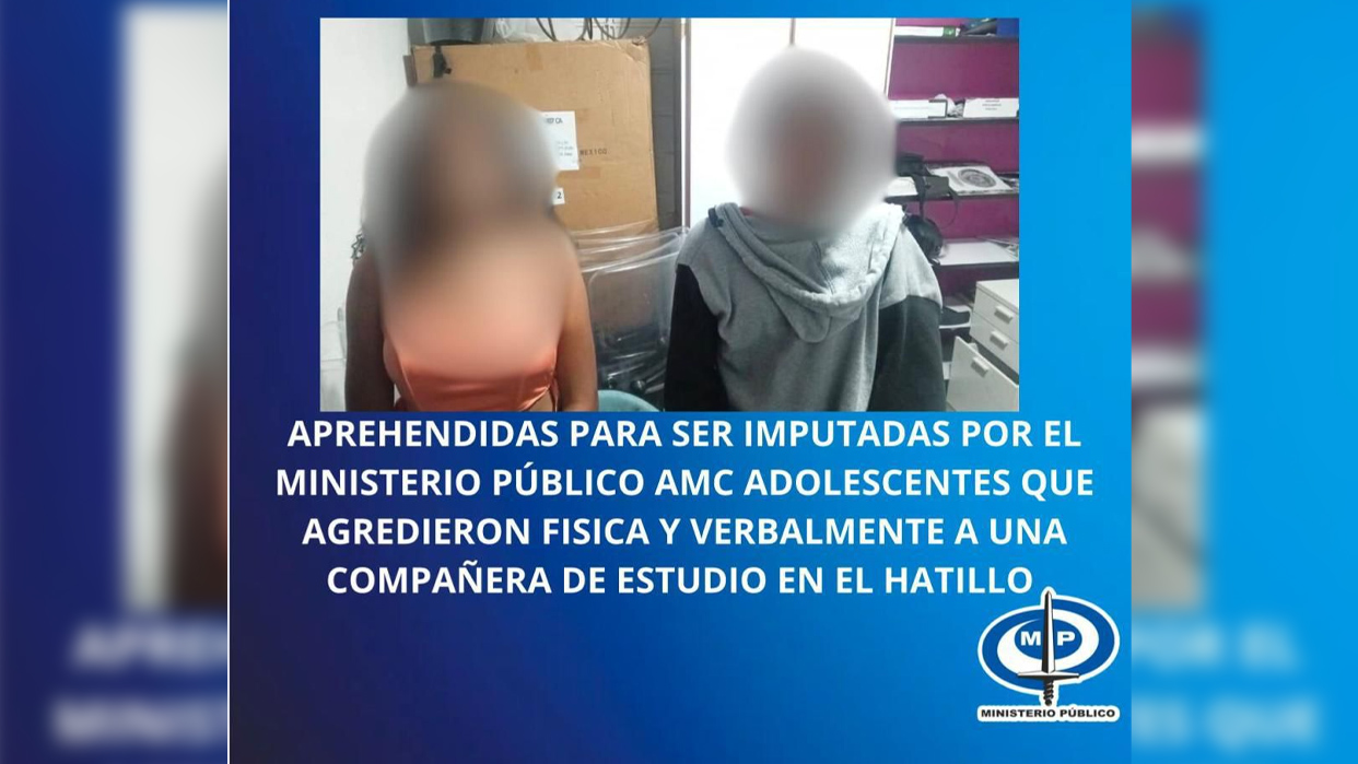 Las dos agresoras de una menor de 13 años fueron detenidas y acusadas, entre otros delitos, por homicidio preterintencional en grado de frustración (Foto publicada por el Ministerio Público)