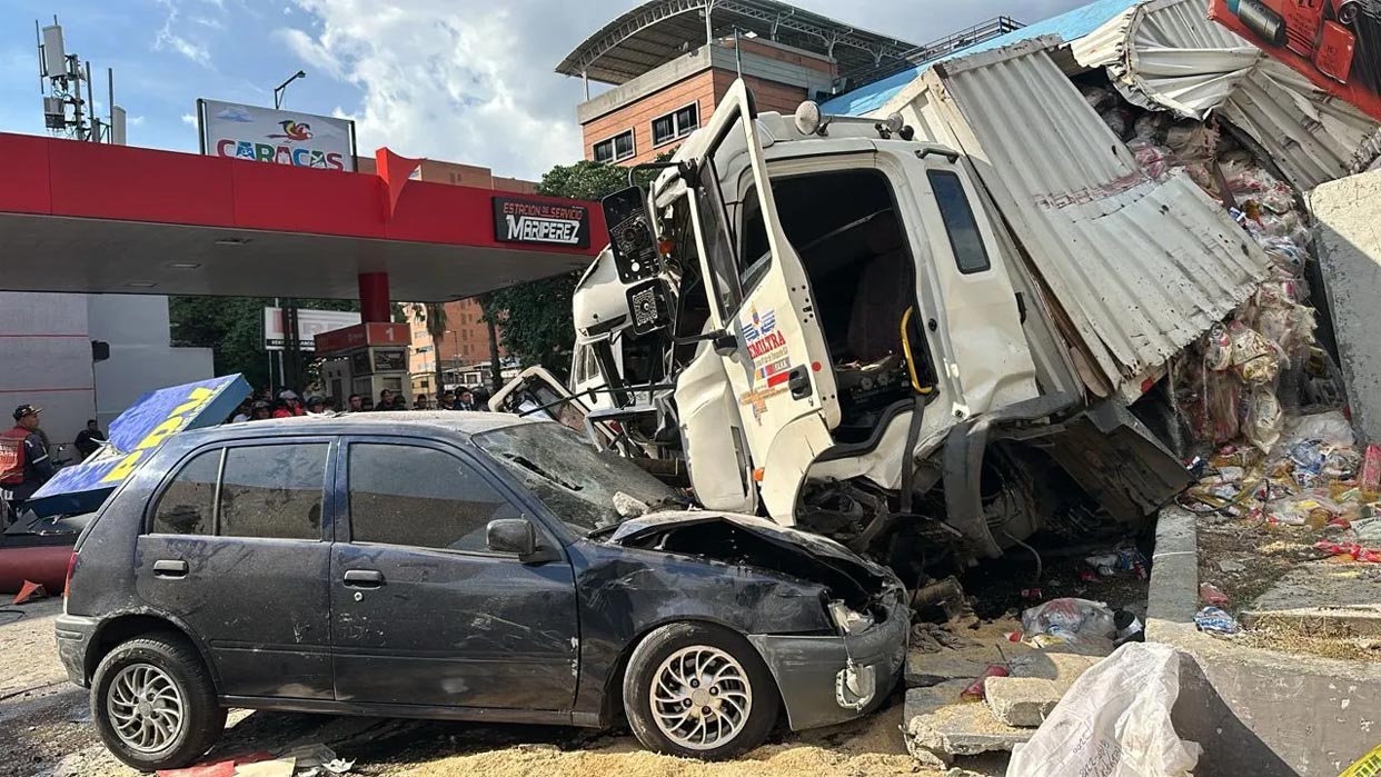 Al menos cuatro personas murieron por accidente en Maripérez (Foto publicada por Todos Ahora)