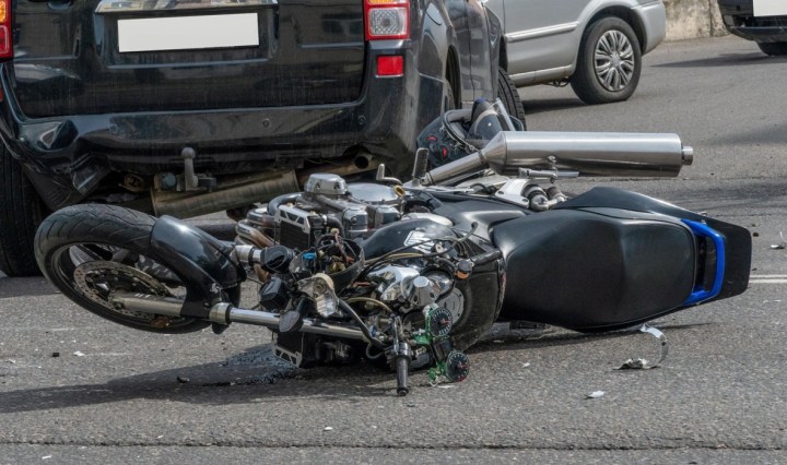El peso extra de pasajeros convierte a la moto en una bomba de energía que aplasta los órganos internos (Foto cortesía)