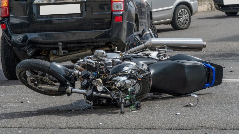 El peso extra de pasajeros convierte a la moto en una bomba de energía que aplasta los órganos internos (Foto cortesía)