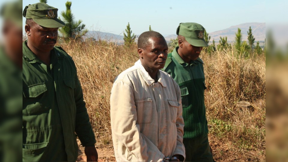 David Thabo Simelane, conocido como  "el Monstruo de Suazilandia" ,tras su detención. (Foto cortesía)