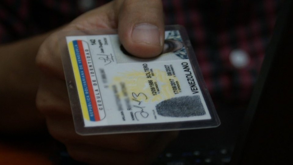 Los funcionarios policiales no pueden retener sus documentos de identidad Foto cortesía)