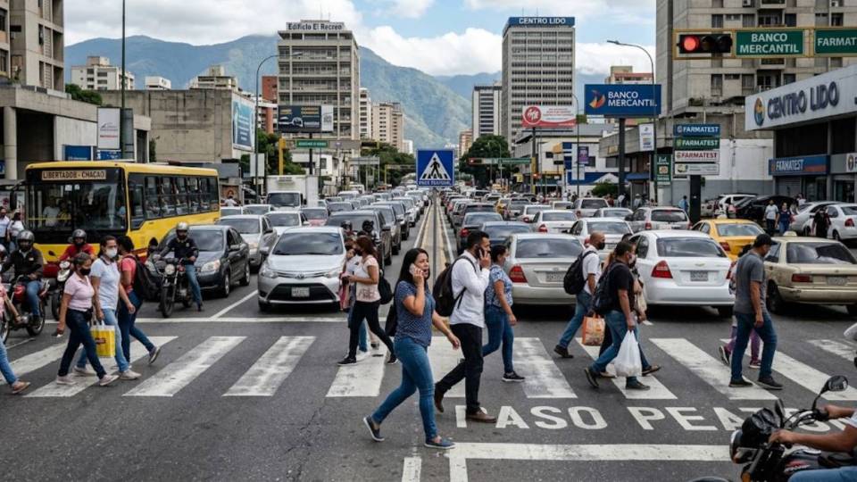 Los venezolanos se han caracterizado por su aguante ante una crisis que se ha hecho permanente (Imagen generada por IA)
